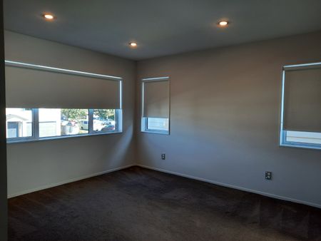 Beautiful Large Family Home - Photo 5