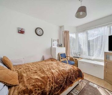 Floriston Gardens, Stanmore, HA7 - Photo 2