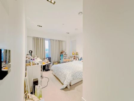 2 Bedroom 2 Bathroom Flat53 - Photo 3