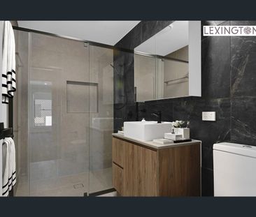 Modern Four Bedroom Townhouse with ducted air con! - Photo 2