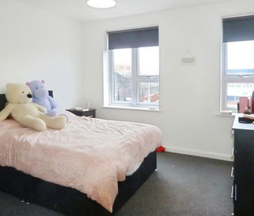 3 bedroom flat to rent - Photo 6