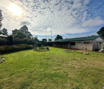 Large Home on a 1 Acre block with great shed! - Photo 2