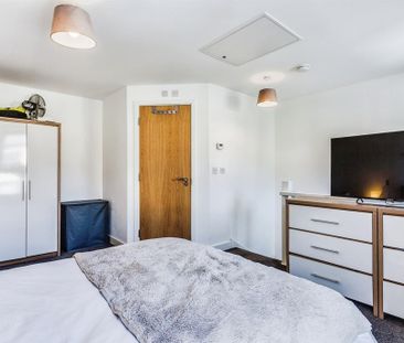 2 bedroom semi-detached house to rent - Photo 6