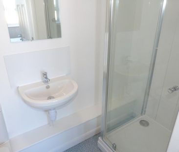 1 bedroom in a flat share to rent - Photo 4