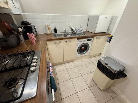 1 bedroom flat to rent - Photo 4