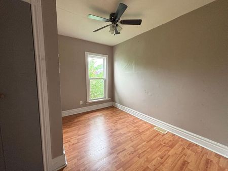 $1,599 / 3 br / 1 ba / 82 1/2 Grey st - Photo 3
