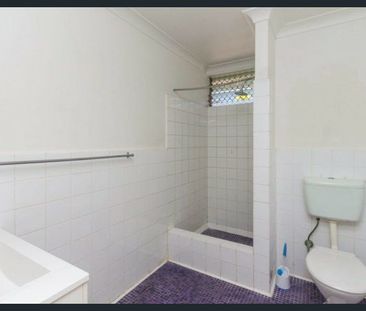 1 Bedroom Unit in Convenient Cairns North Location - Photo 2