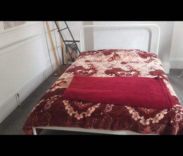 Room in a Shared House, Ladysmith Avenue, E6 - Photo 3