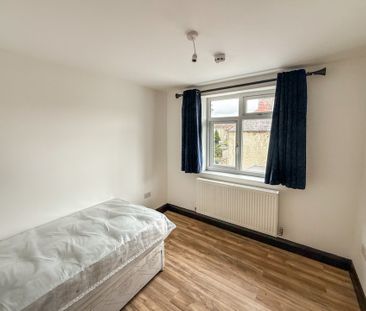 7 bedroom Detached house to rent - Photo 3