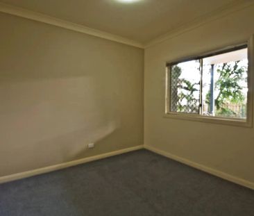 “Charming 3-Bedroom Townhouse in the Heart of Indooroopilly.” - Photo 4