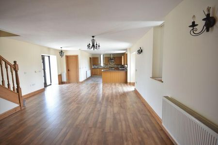 4 bedroom barn conversion to rent - Photo 3