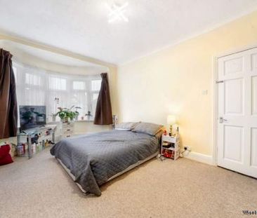 3 bedroom property to rent in Ilford - Photo 6