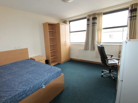 Flat to rent on - Photo 3