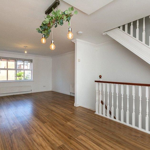 4 bedroom terraced house to rent - Photo 1