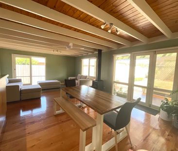 Large 4 Bedroom with man cave - Photo 4