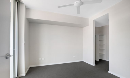 Stylish Modern Apartment in West Mackay - Photo 4