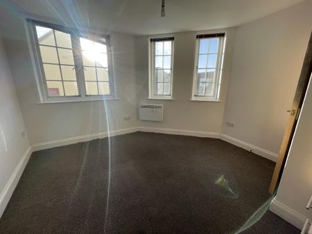 3 bedroom flat to rent - Photo 4