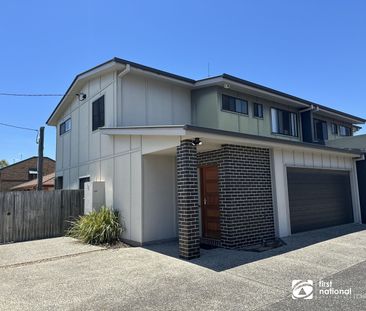 FOUR BEDROOM TOWNHOUSE IN THE HEART OF CLEVELAND - Photo 2