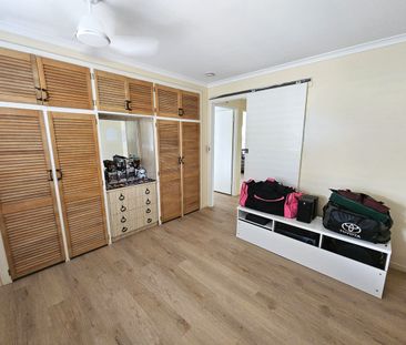 Spacious 3-Bedroom Home with Double Garage & Double Carport – Bunda... - Photo 6