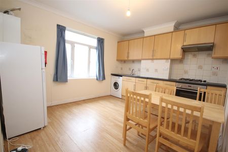 1 bedroom Flat to let - Photo 2