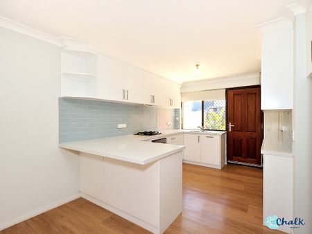 6 MONTHS ONLY !! BEAUTIFUL BEACH LOCATION ! MODERN UNIT ! - Photo 4