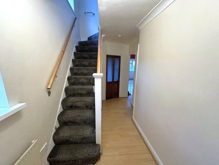 3 bedroom semi-detached house to rent - Photo 2