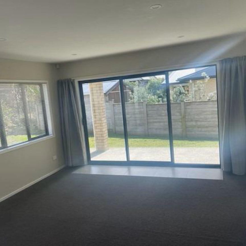 Millwater $950 - Photo 1