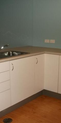 City Centre Studio Apartment - Secure and Great Location - Photo 1