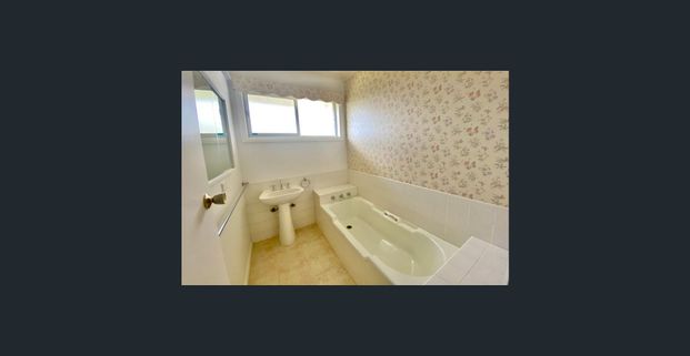 CHARMING FAMILY HOME IN SOUGHT-AFTER ASHWOOD - Photo 1