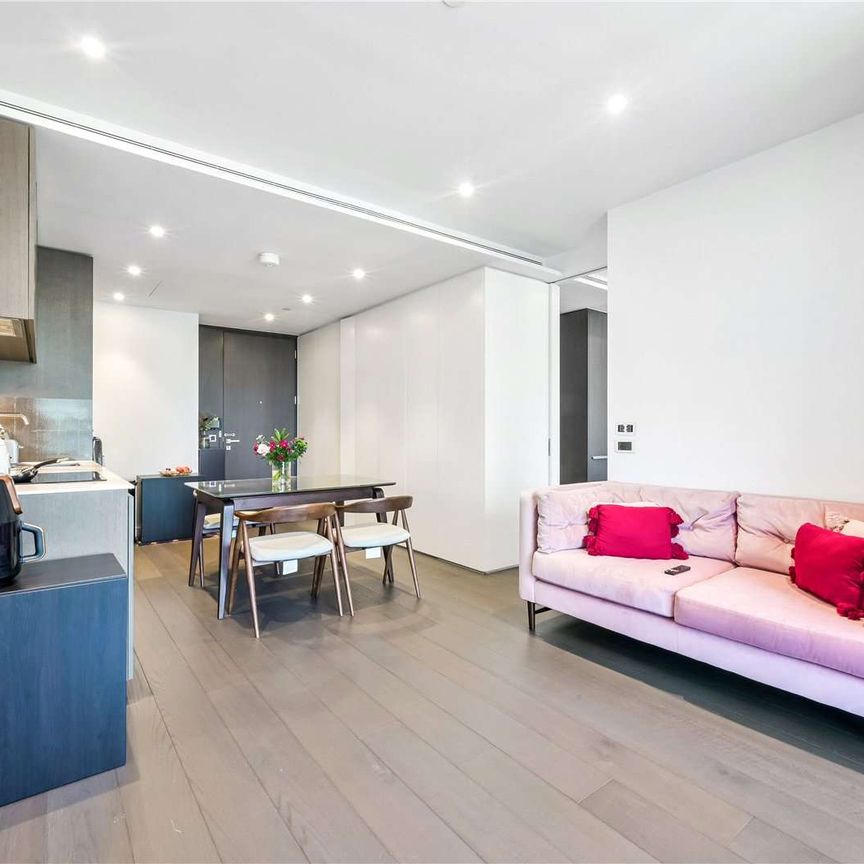 This well-presented apartment is in the highly sought-after Ten Park Drive development in Wood Wharf, Canary Wharf, Meticulously crafted by renowned architects. - Photo 1