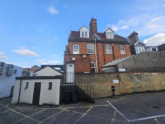 1 bedroom in a house share to rent - Photo 1