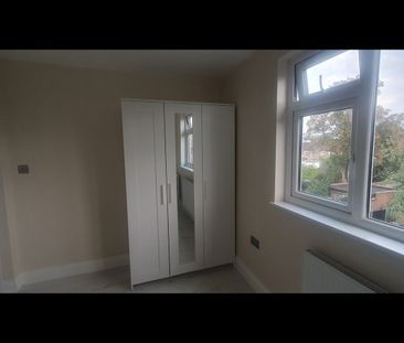 Room in a Shared House, Auckland Road, IG1 - Photo 2