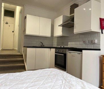 Studio to rent - Photo 6