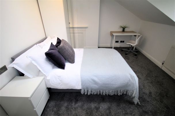 Flat 3, 25 Clarendon Place, LS2 9JY, Leeds - Photo 1