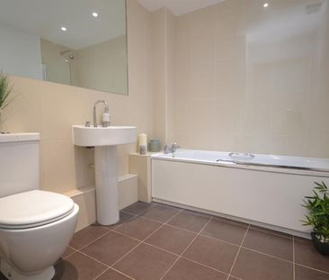 2 bedroom Flat To Let - Photo 6