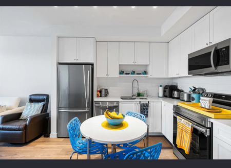 Immaculate Two Bedroom and Den with Parking and Storage - Photo 5