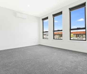 13 Glisten Way, Craigieburn VIC 3064 - Townhouse For Rent | Domain - Photo 2