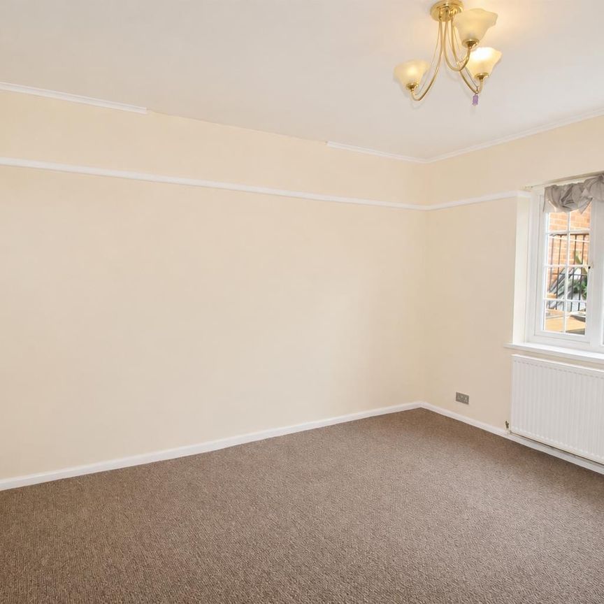 Desborough Avenue, High Wycombe - Photo 1