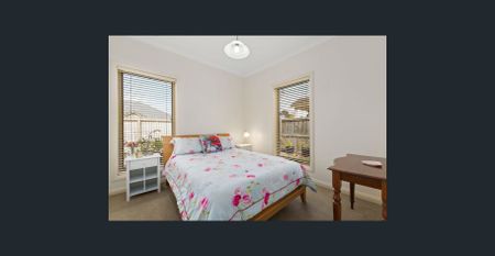 QUAINTLY SITUATED IN AN ATTRACTIVE STREET! - Photo 2