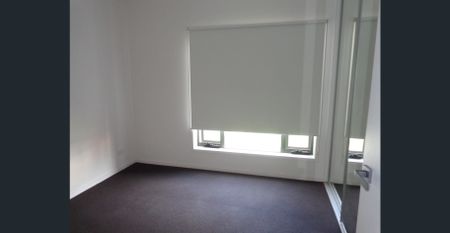 Sleek apartment in convenient location - Photo 2