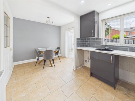 3 bedroom Detached house to rent - Photo 5