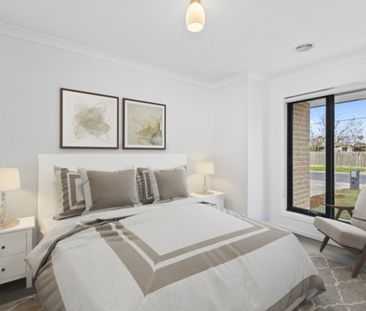 Lovely Three Bedroom Townhouse! - Photo 3