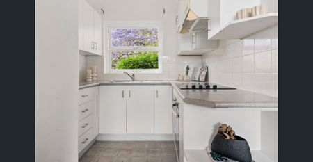 Light & bright stylish apartment in prime Balgowlah location - Photo 3