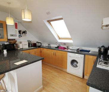 2 bedroom flat to rent - Photo 2