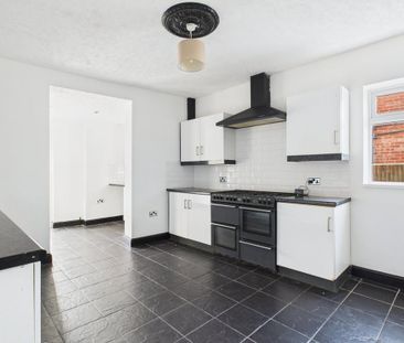 2 bedroom semi-detached house to rent - Photo 6