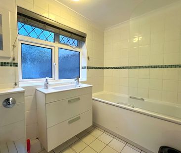 Royal Oak Road, Woking, Surrey, GU21 - Photo 5