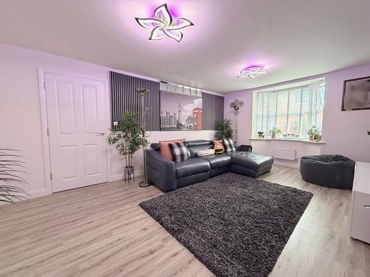 4 bedroom detached house to rent - Photo 1