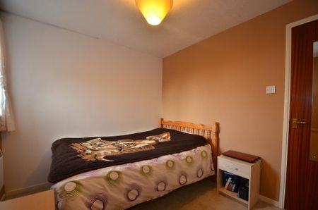 Knowles Close, West Drayton, UB7 - Photo 2