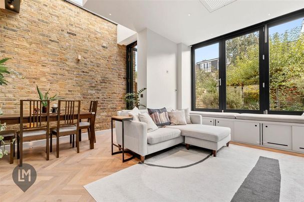 4 bedroom end of terrace house to rent - Photo 1