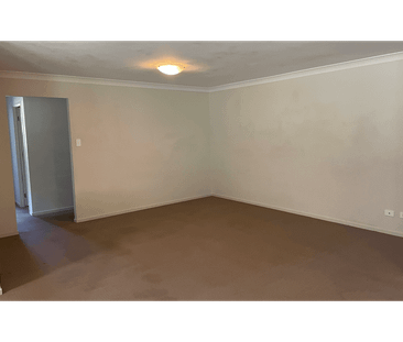 Great family home with large backyard. - Photo 1